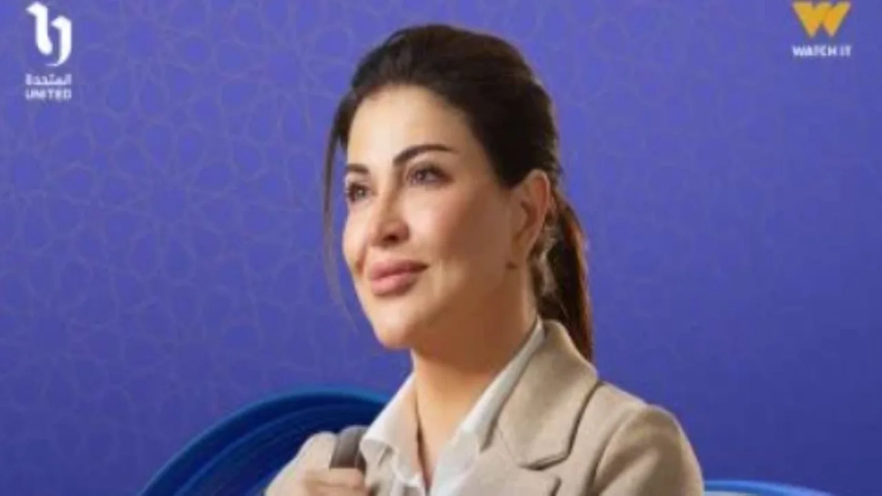 مواعيد عرض وإعادة الحلقة الأولى من مسلسل اللون الأزرق على القنوات الناقلة